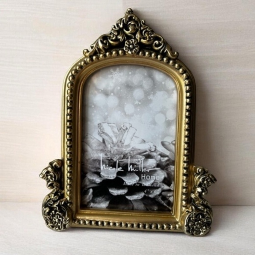 Nicole Miller Home Gold Ornate Picture Frame for 4”x6” photo